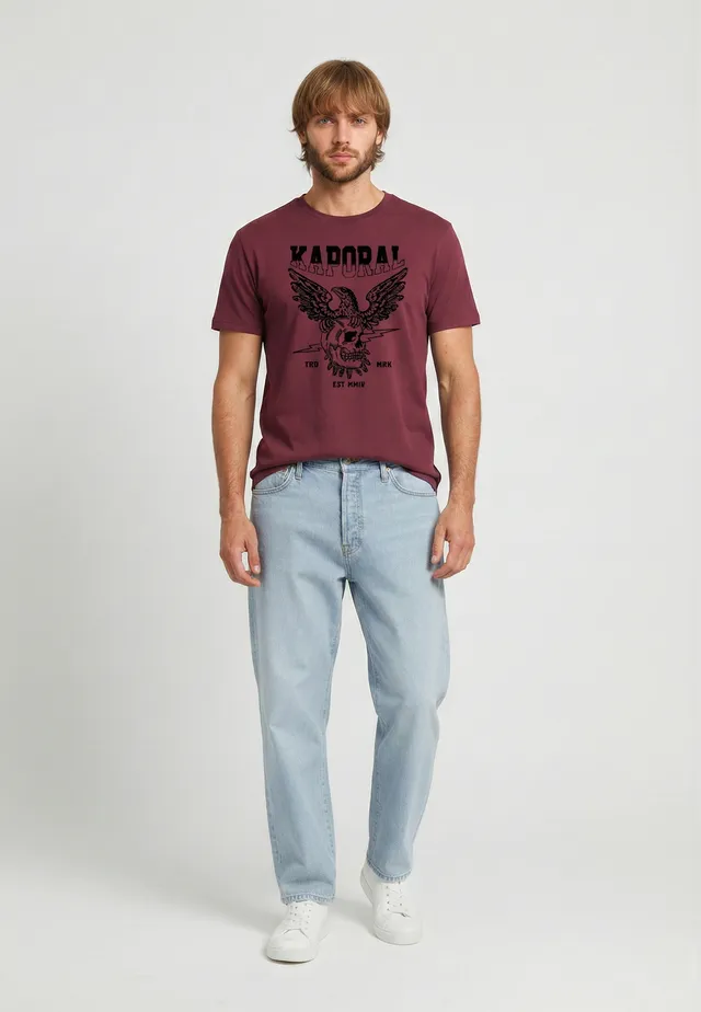 kaporal-kolding-t-shirt-herren-bordeaux-adler-print image 1