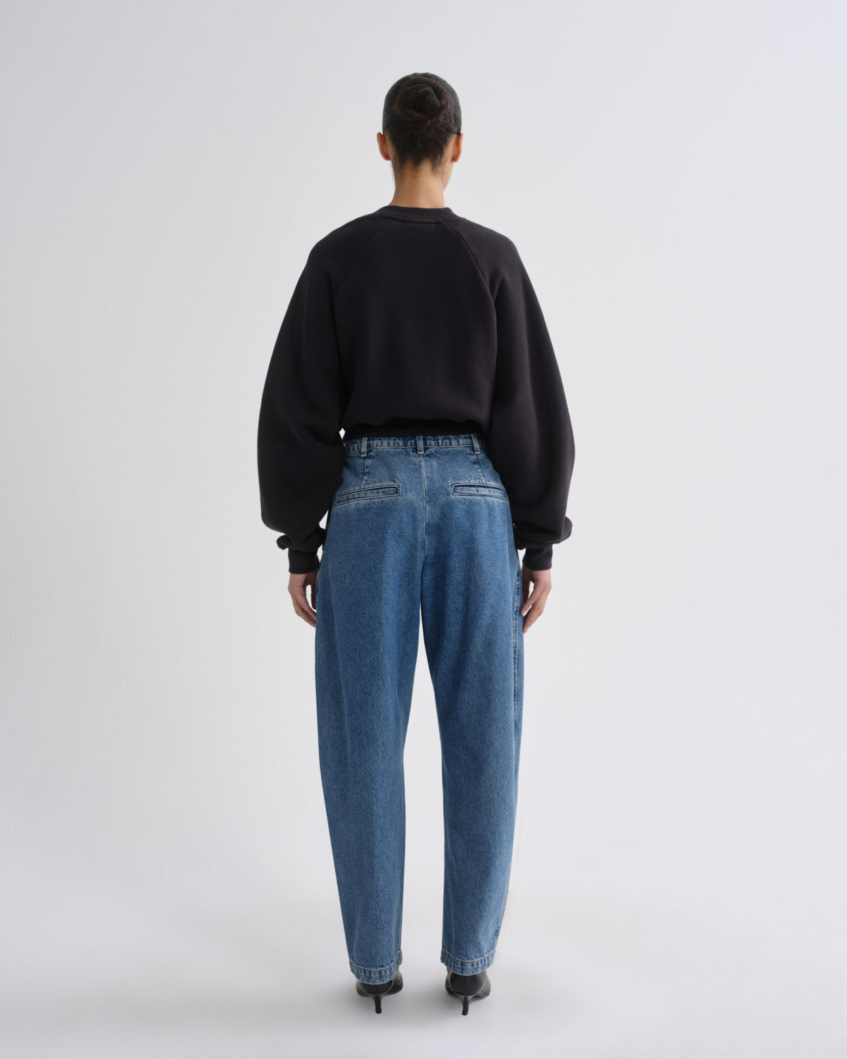 agolde-walsh-sweatshirt-washed-black-cropped image 2