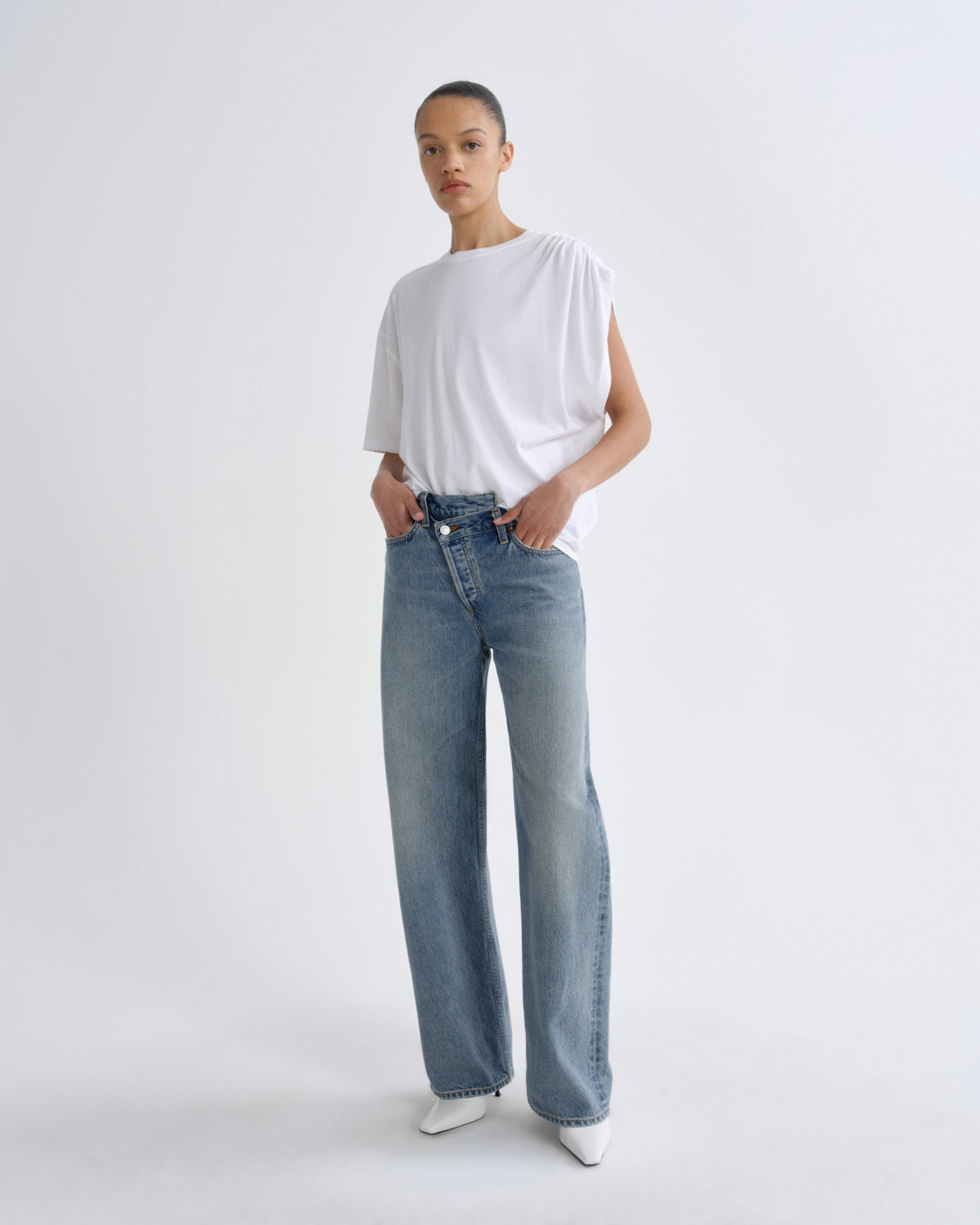 agolde-roma-t-shirt-wei-asymmetrisch-damen image 5