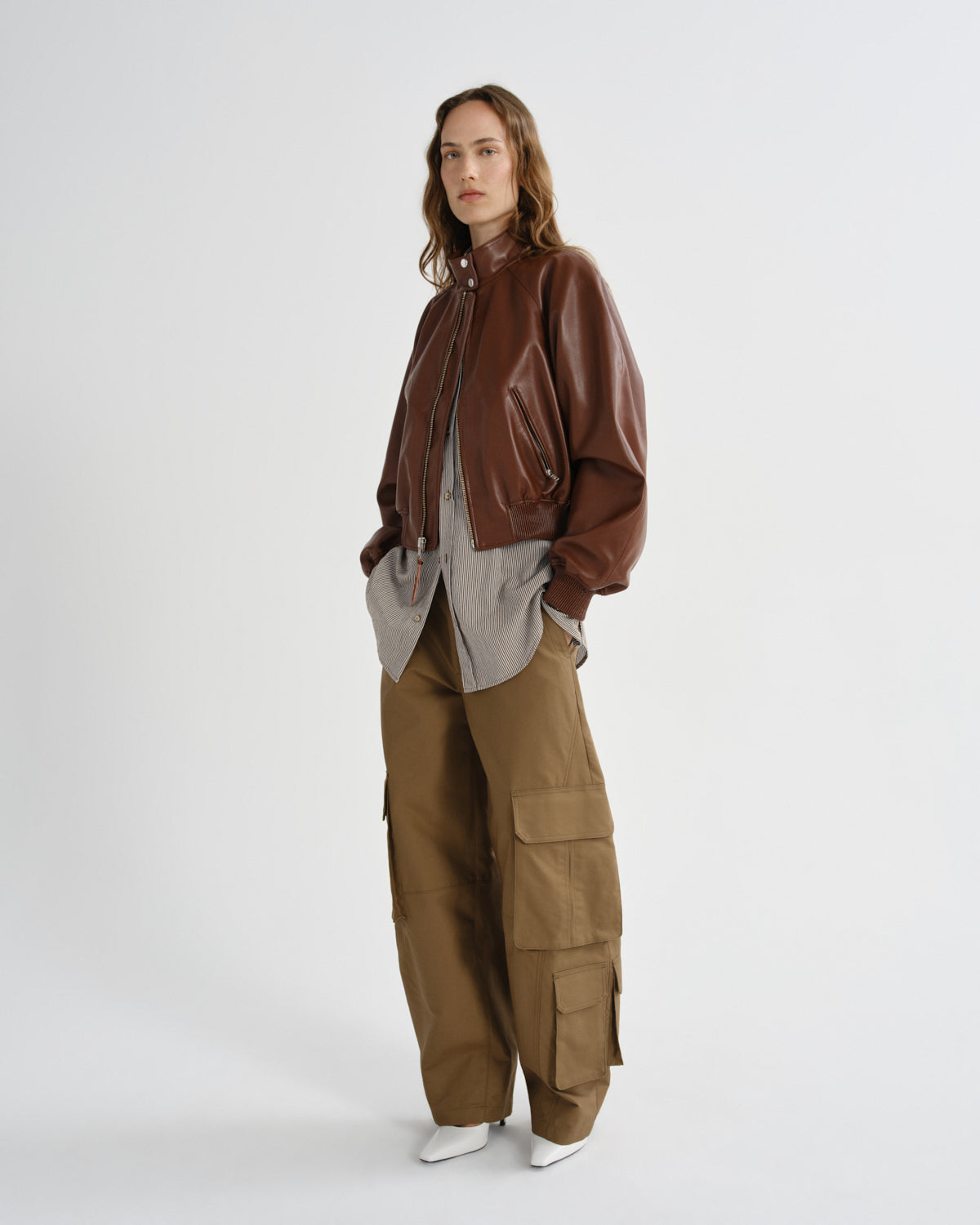 agolde-nova-bomber-palisander-kunstlederjacke-damen-braun image 4