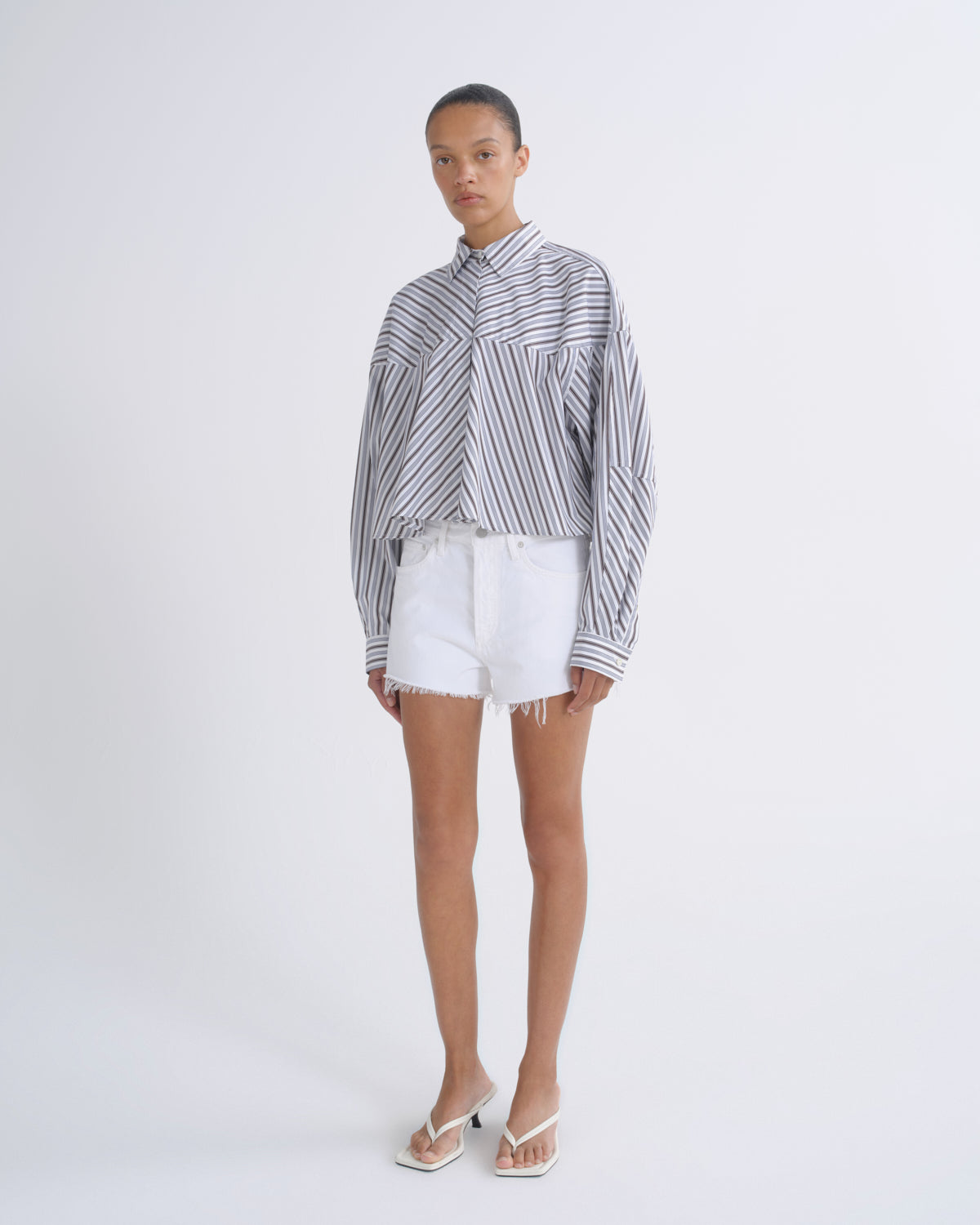 agolde-parker-vintage-cut-off-short-marshmallow-wei image 4