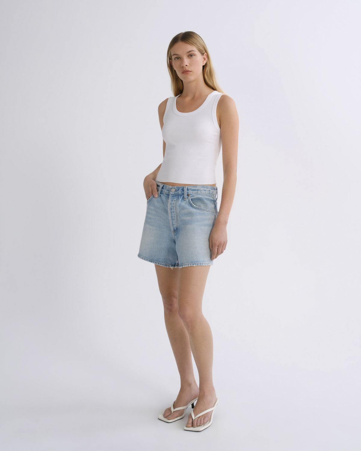 agolde-leith-denim-shorts-convert-hellblau-damen image 4