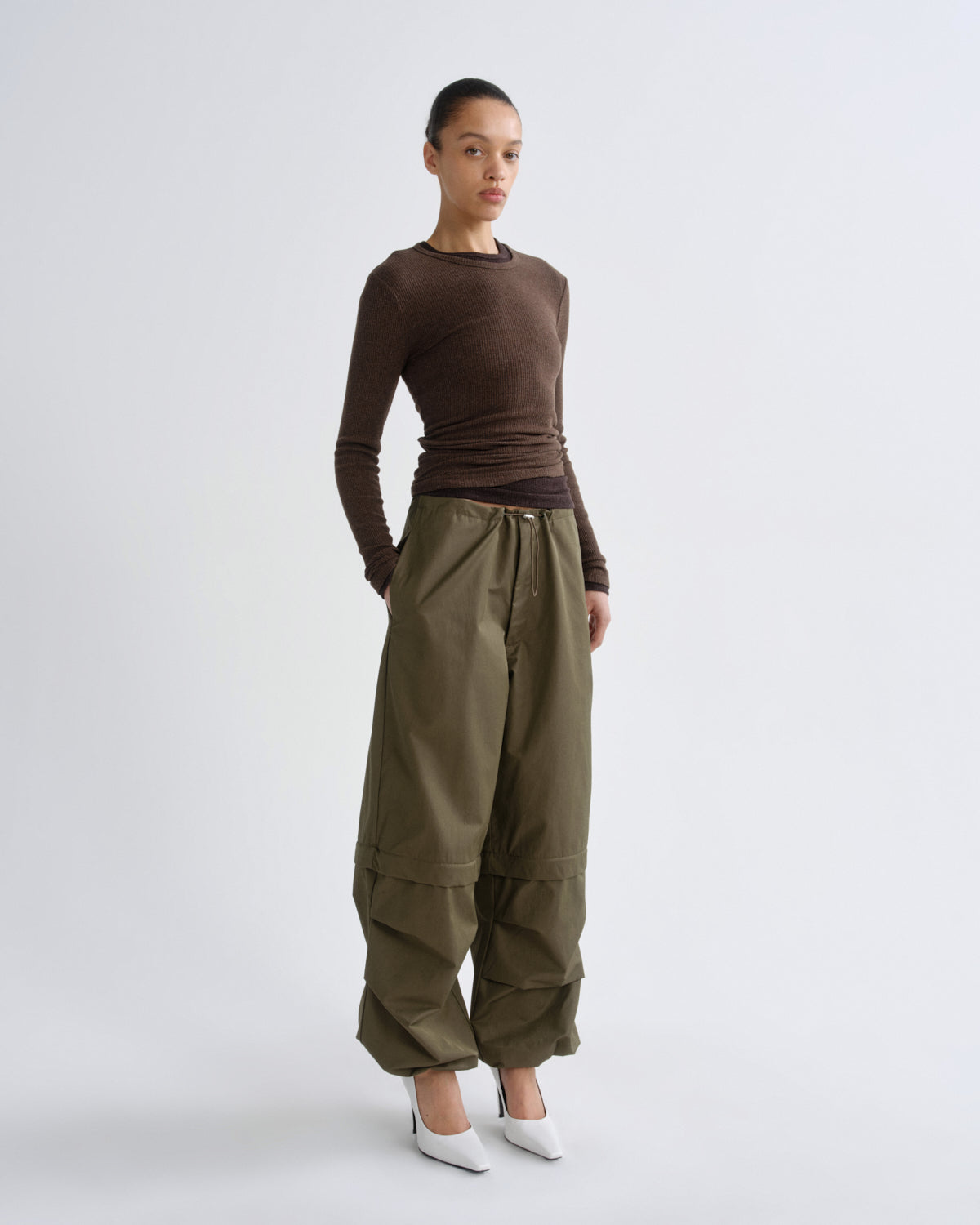 agolde-coulson-parachute-hose-willow-gr-n image 3