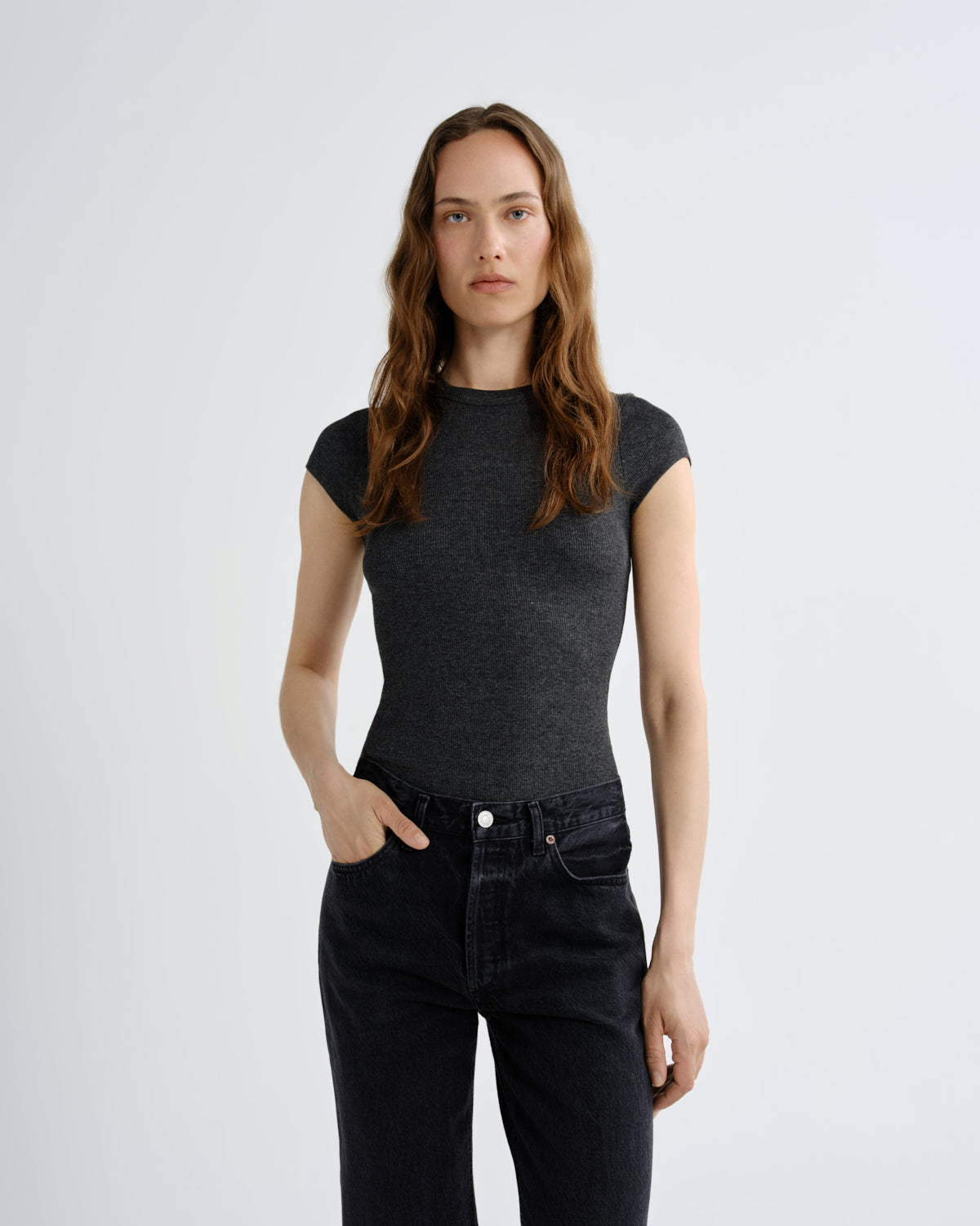 agolde-edison-tee-charcoal-heather-damen-t-shirt-rippe image 1