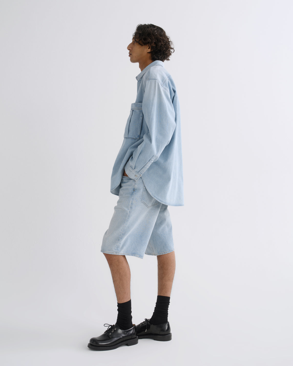 agolde-skate-short-extract-jeansshorts-hellblau-baumwolle image 4