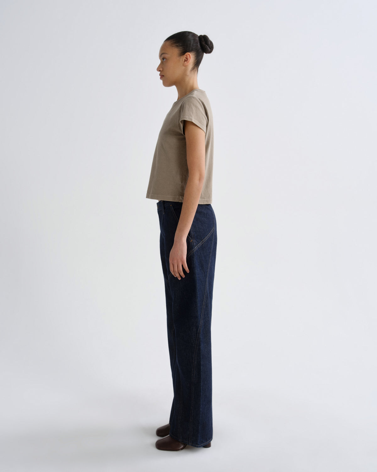 agolde-adine-shrunken-tee-t-shirt-trail-braun-bio-baumwolle image 3