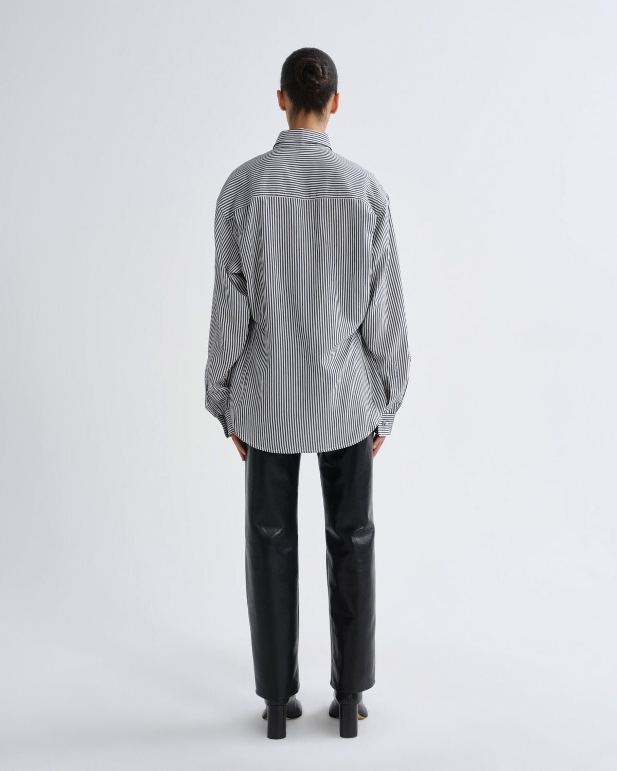 agolde-cinch-shirt-hemd-solene-stripe-schwarz-wei-gestreift image 2