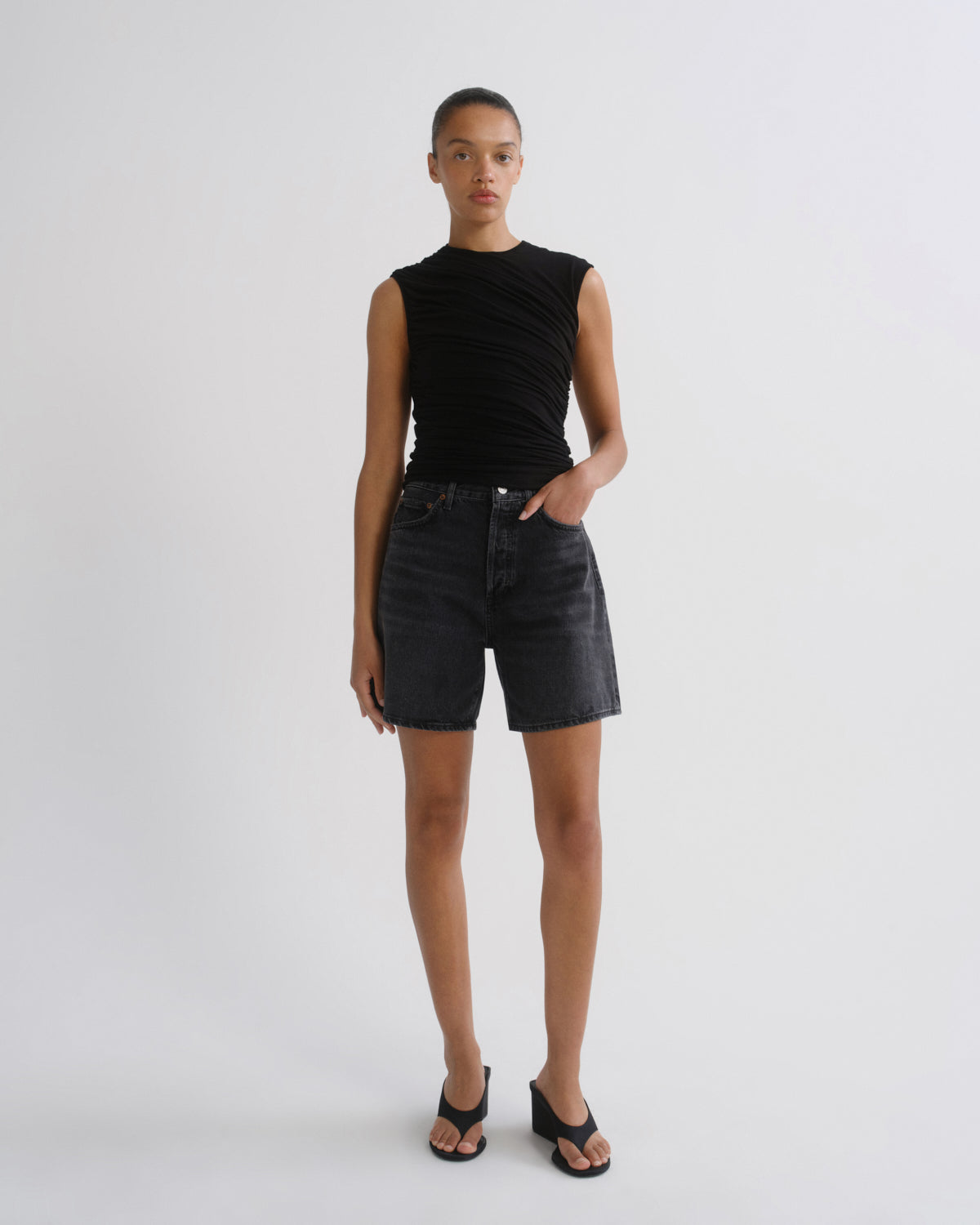 agolde-dame-short-hitch-schwarz-high-rise-damen-shorts image 1
