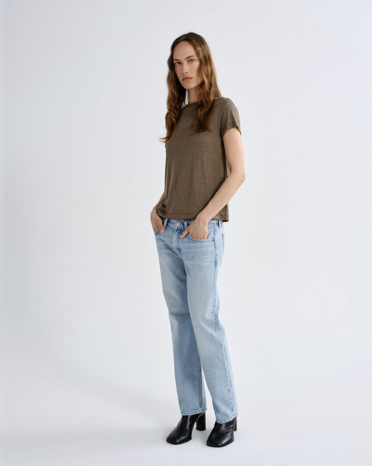 agolde-adine-long-line-t-shirt-loam-braun image 5