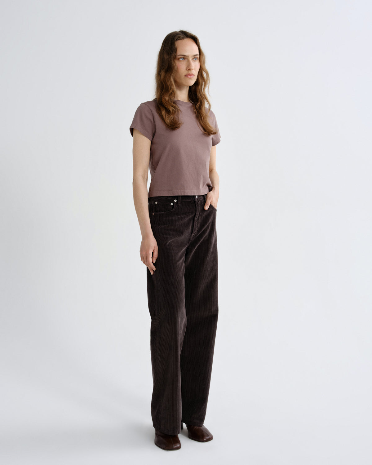 agolde-adine-shrunken-tee-mauvine-dunkelrosa image 4