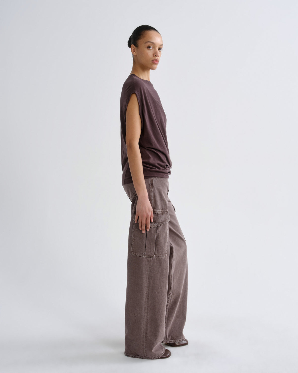 agolde-milena-twist-tee-top-raisin-lila-drapiert image 3