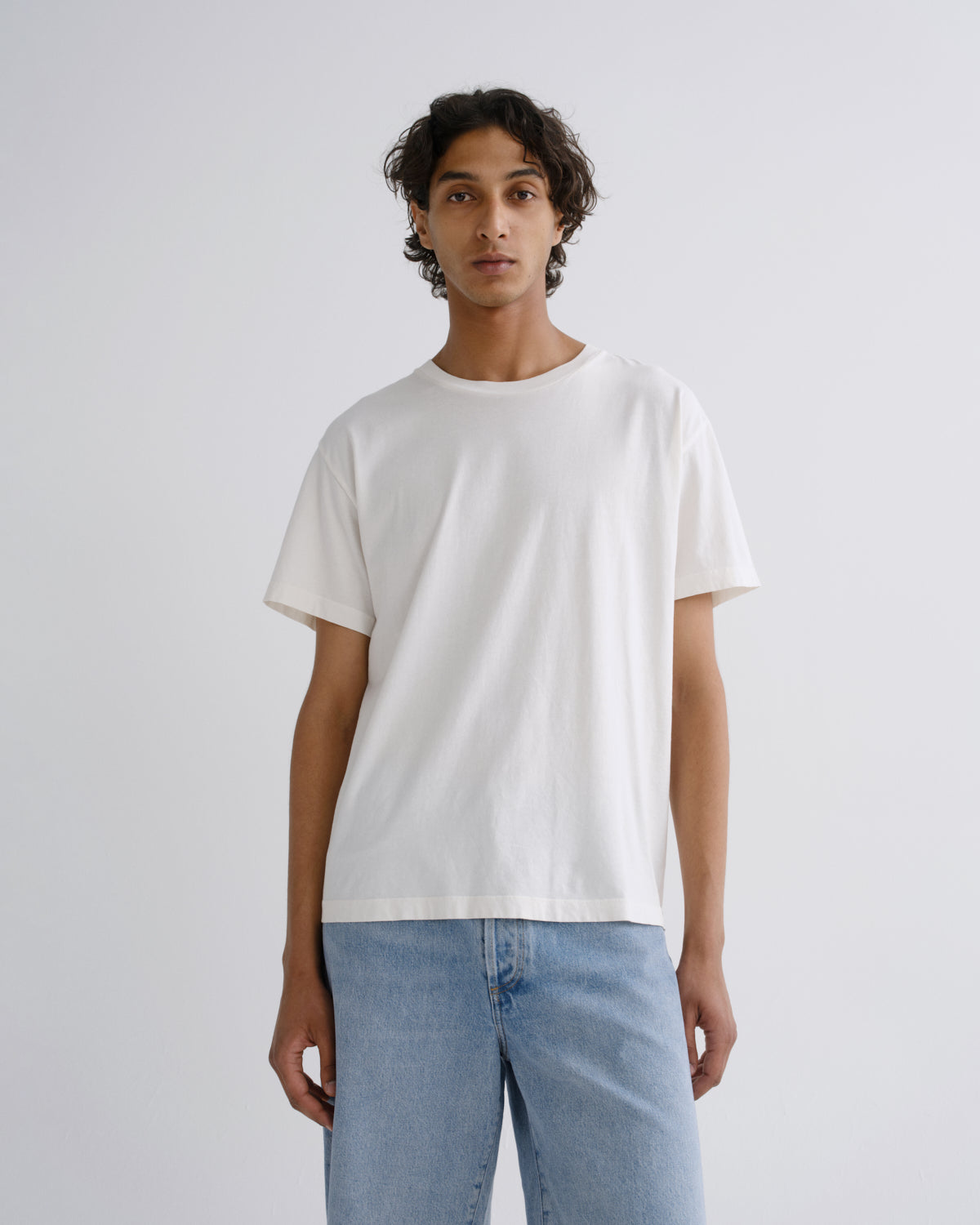 agolde-wade-t-shirt-herren-tone-offwhite-bio-baumwolle image 1