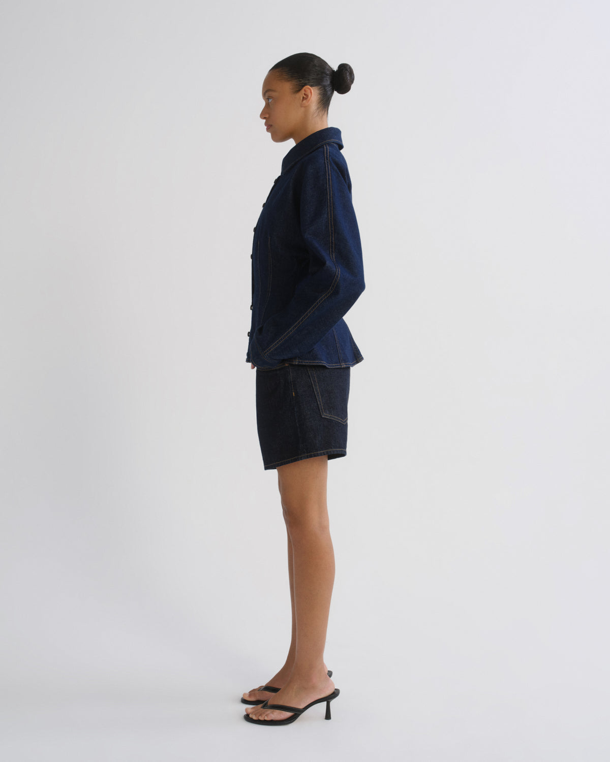 agolde-leith-short-rinse-jeansshorts-indigo-weightless image 3