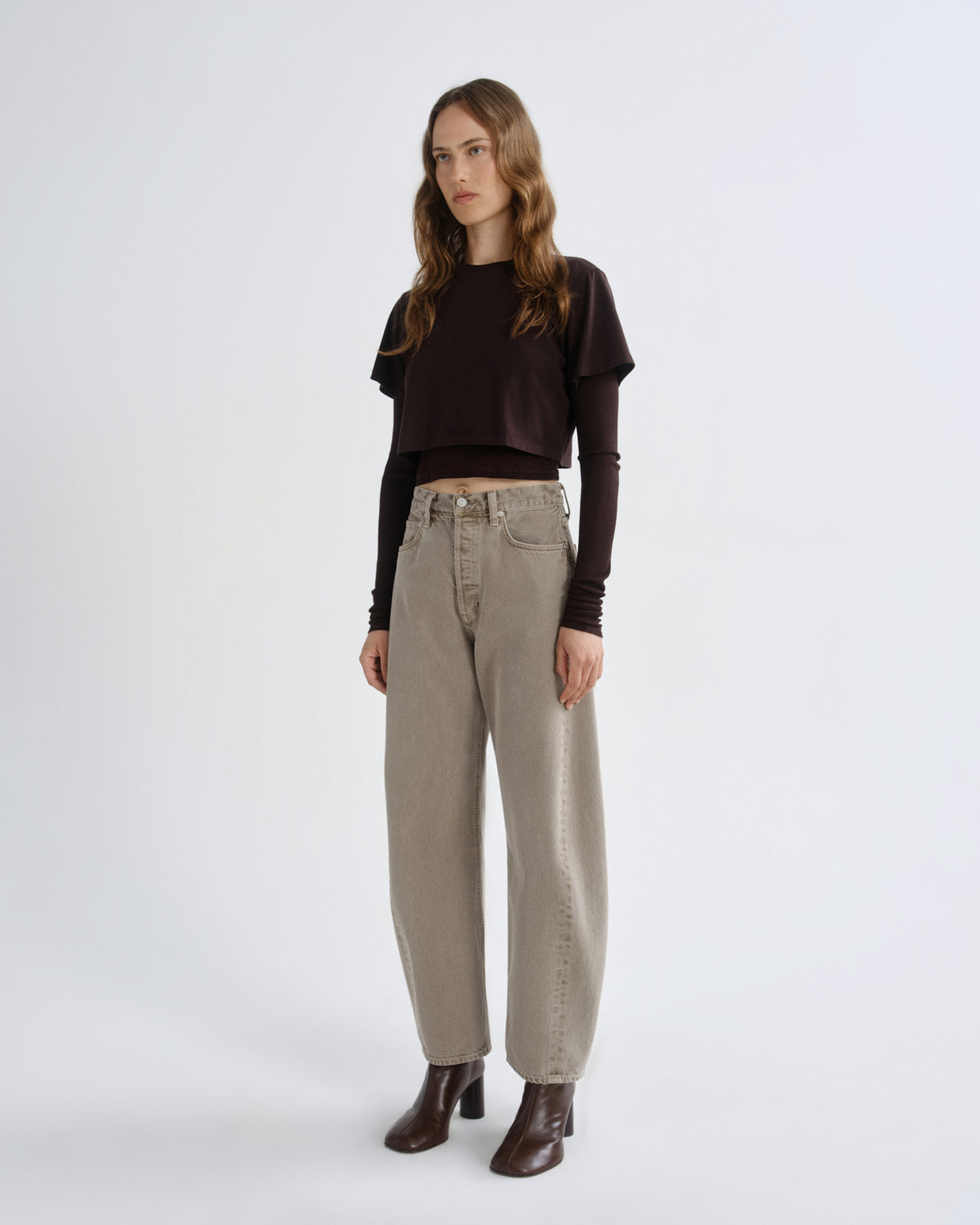 agolde-romily-tee-t-shirt-chocolate-bio-baumwolle-cropped image 5