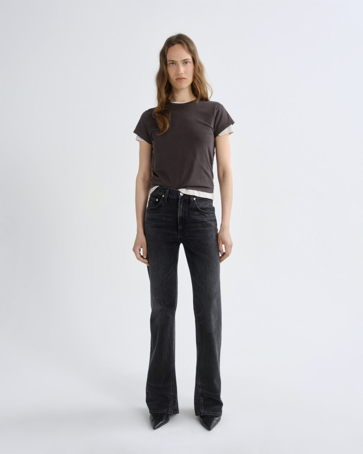 agolde-adine-shrunken-tee-forge-damen-t-shirt-braun-bio image 5