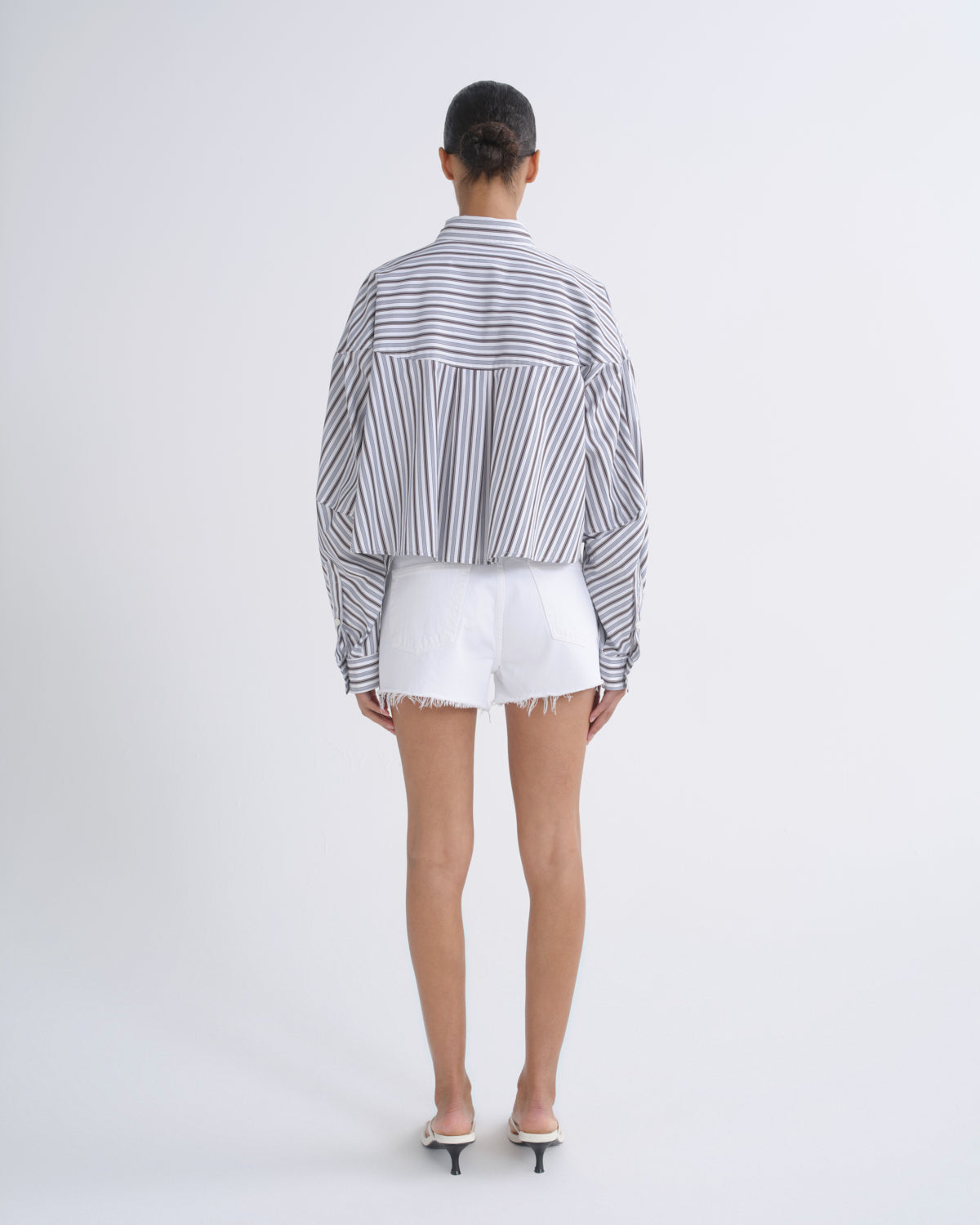agolde-parker-vintage-cut-off-short-marshmallow-wei image 2