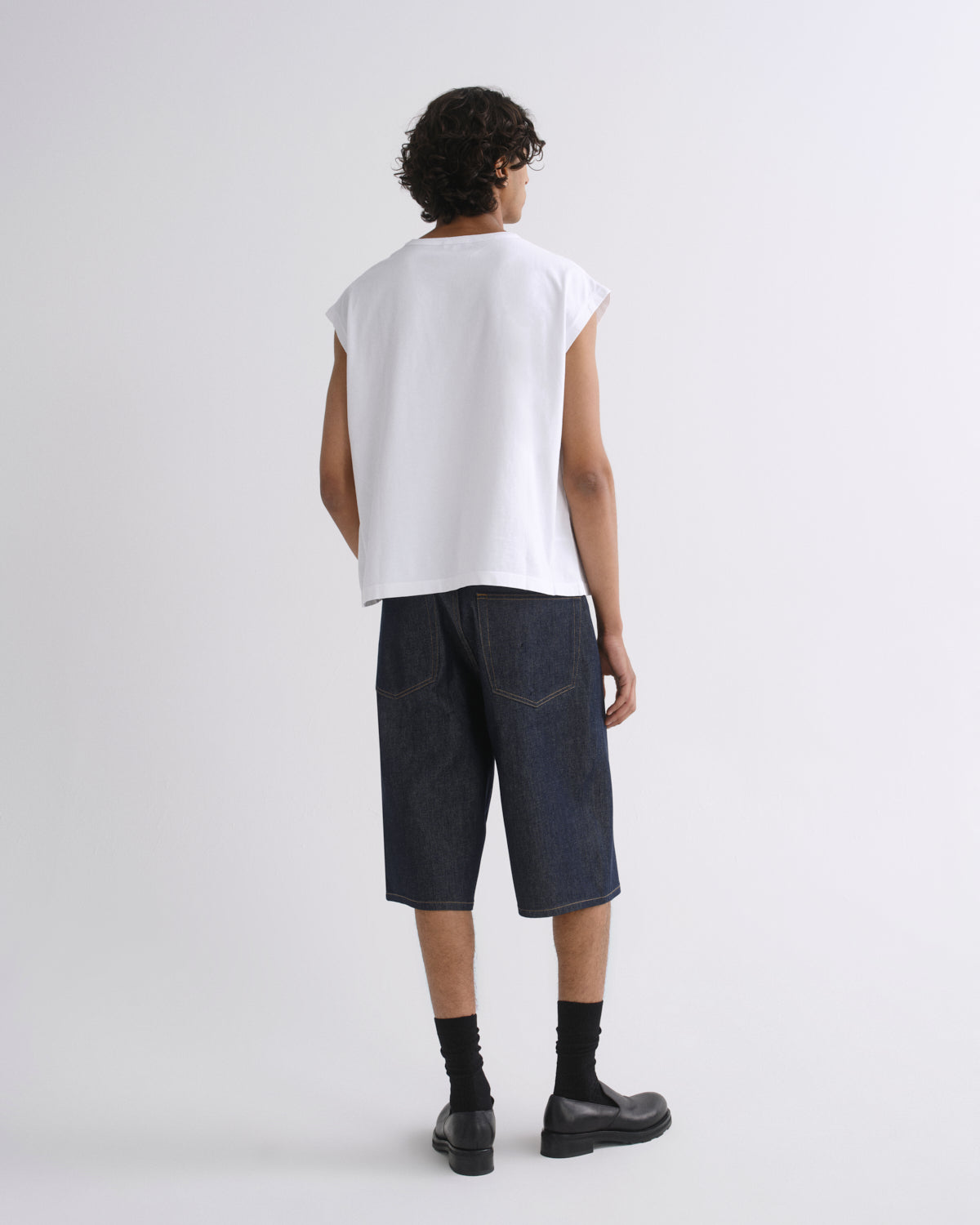agolde-leonard-sleeveless-tee-white-tank-top-wei image 2