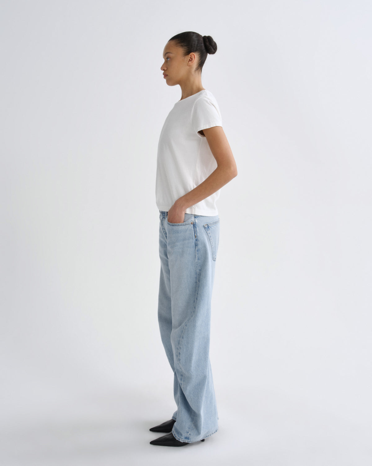 agolde-long-line-adine-t-shirt-white-ash-creme-bio image 4