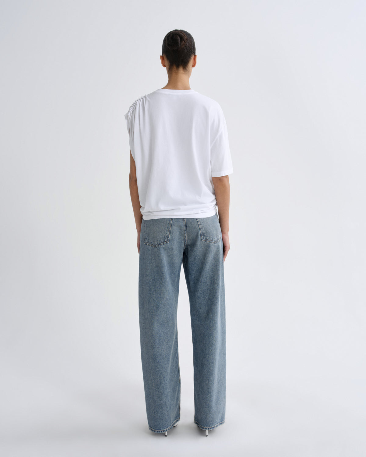 agolde-roma-t-shirt-wei-asymmetrisch-damen image 2