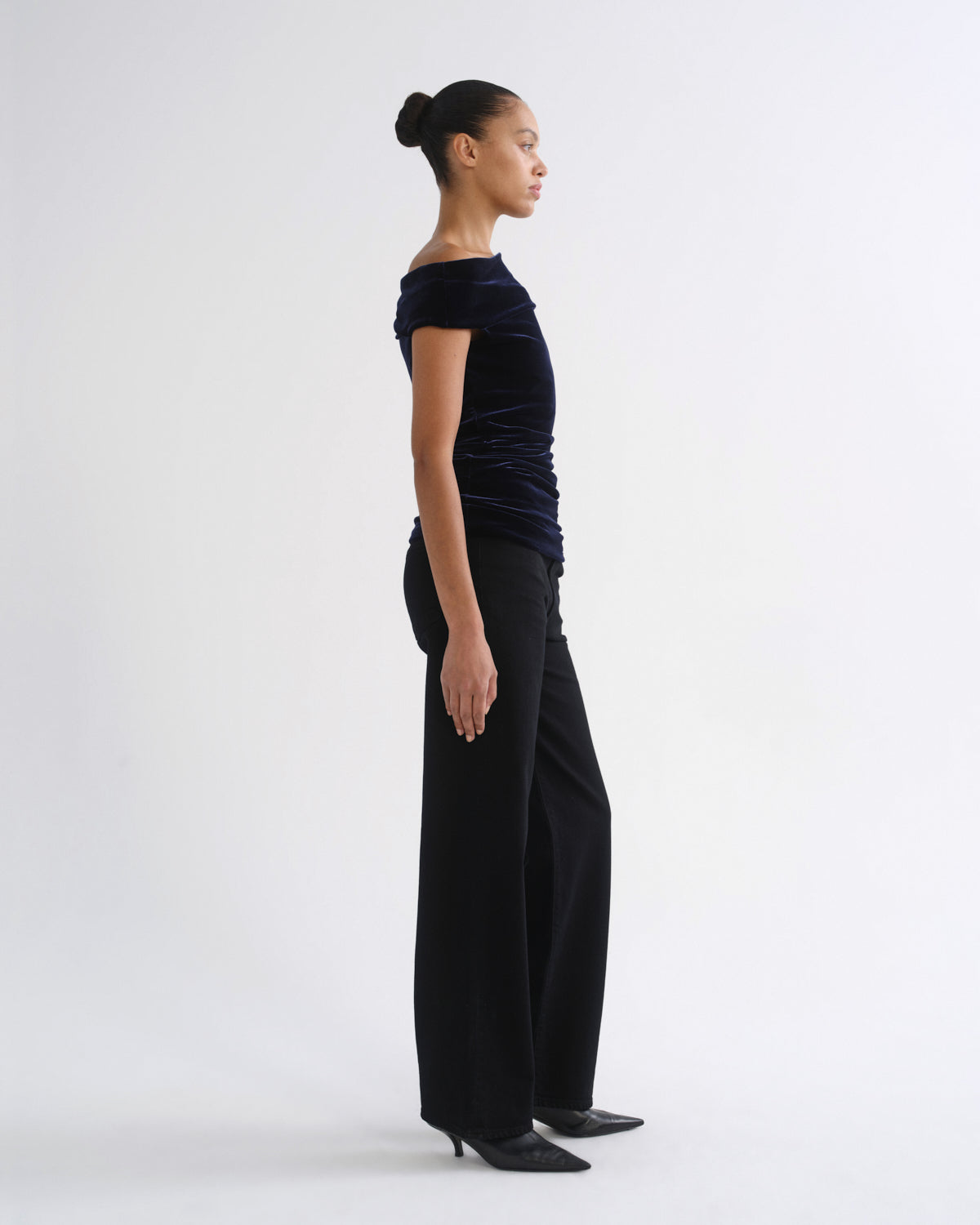 agolde-carlin-top-samtoberteil-royal-off-shoulder image 4