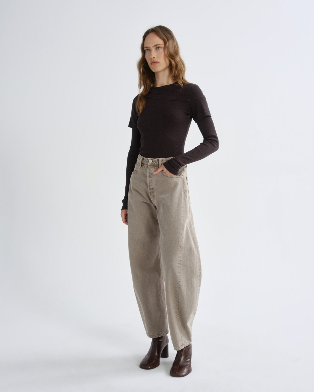 agolde-luna-taper-jeans-cedar-taupe-high-waist image 4