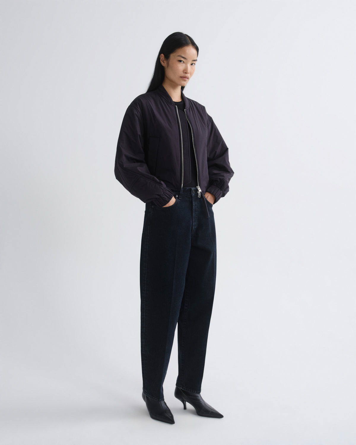 agolde-leni-bomberjacke-obscura-navy-schwarzblau image 5