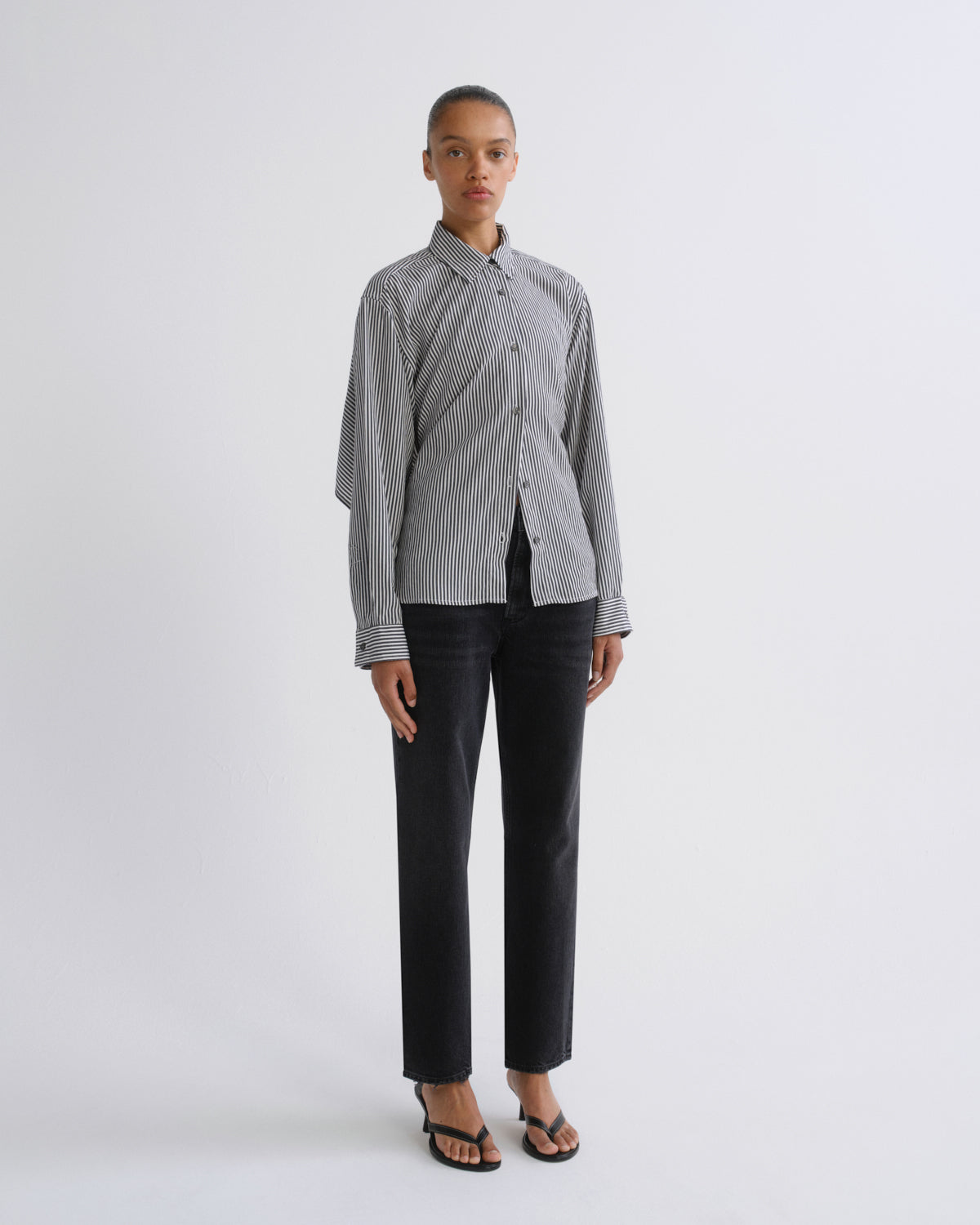 agolde-theo-hemd-solene-stripe-schwarz-wei-viskose image 5