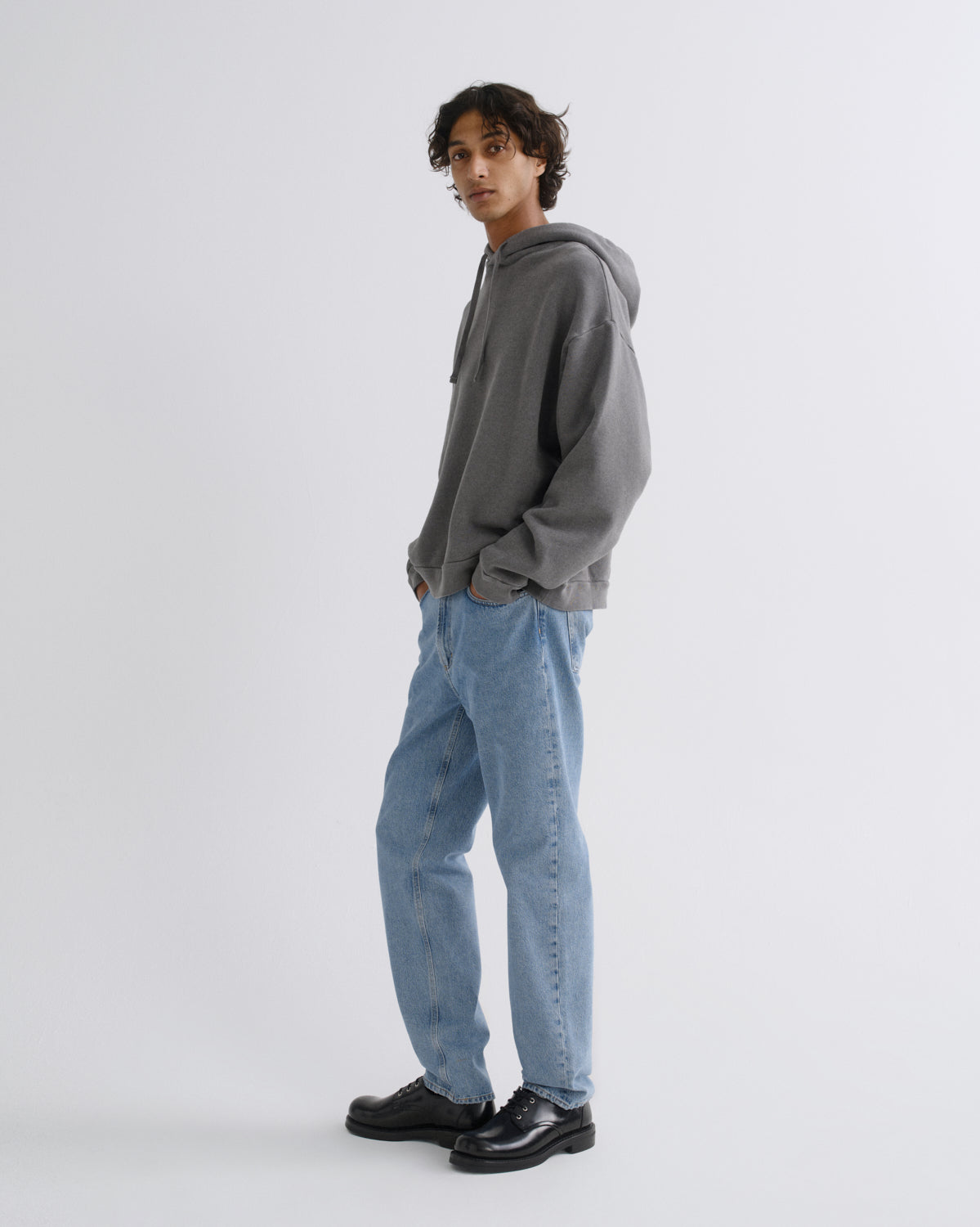 agolde-salford-hoodie-strand-grau-herren image 5