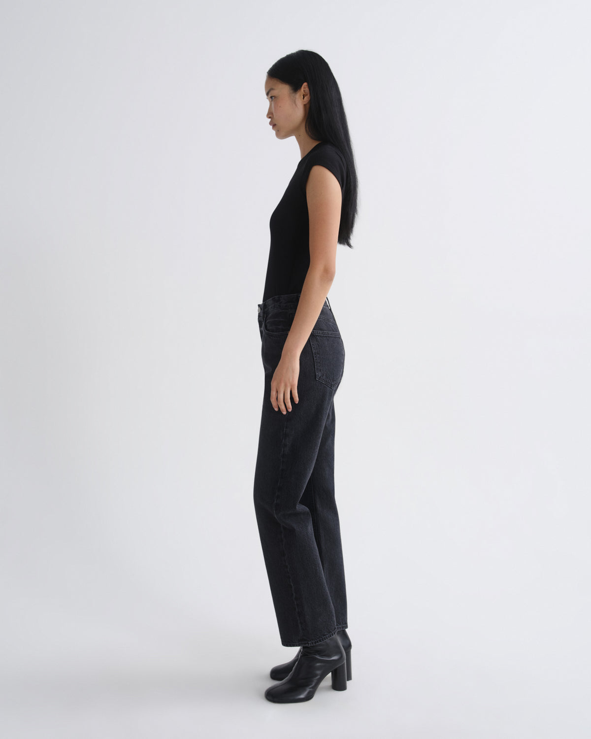 agolde-90-s-pinch-waist-straight-jeans-vanta-schwarz image 4