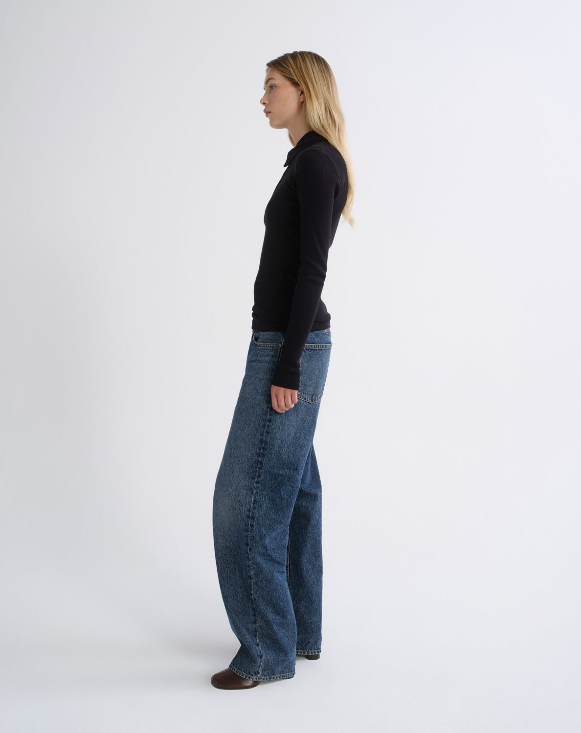 agolde-amica-zip-polo-poloshirt-obscura-dunkelblau image 3