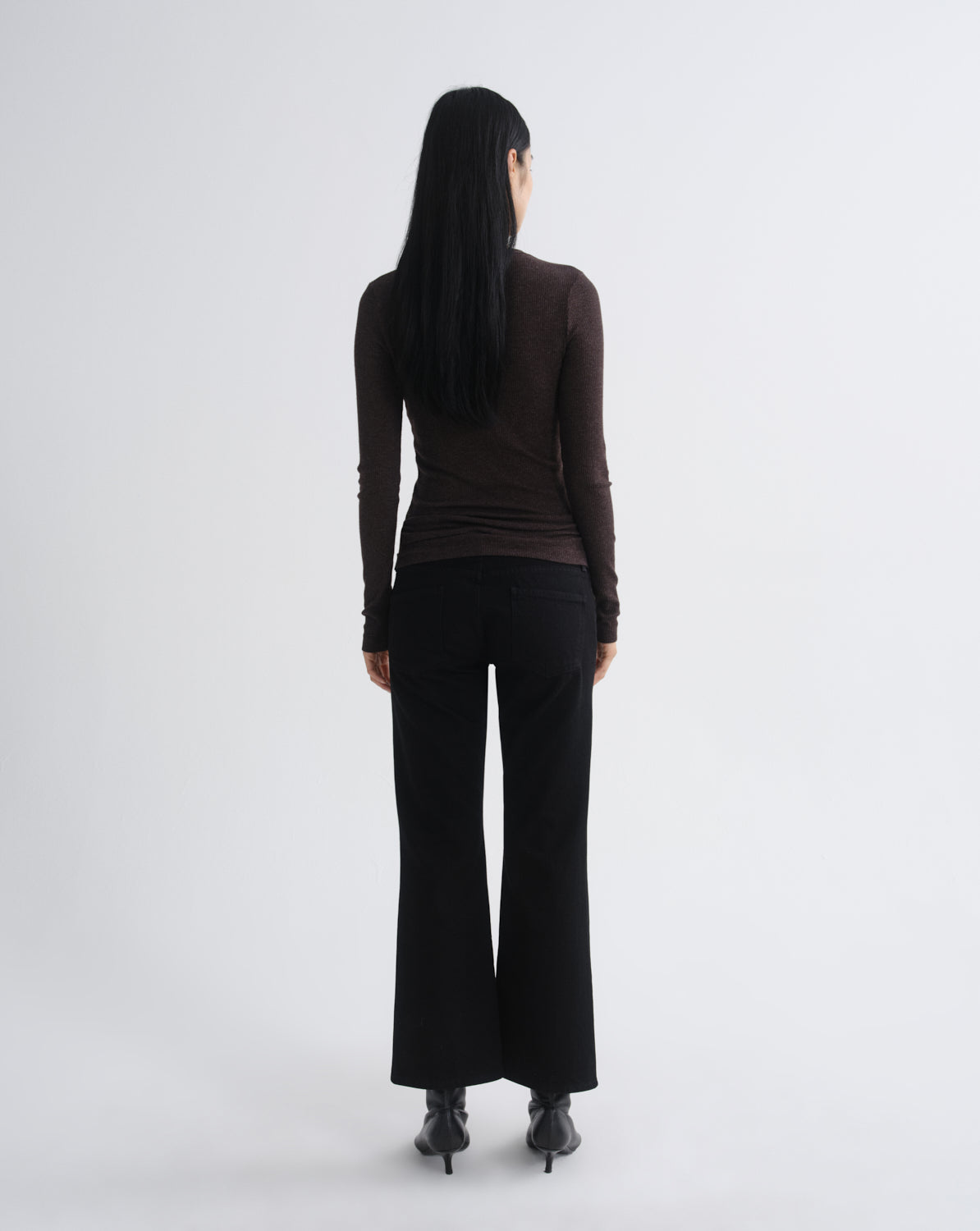 agolde-delphi-slim-tee-damen-langarmshirt-braun-ganache image 2