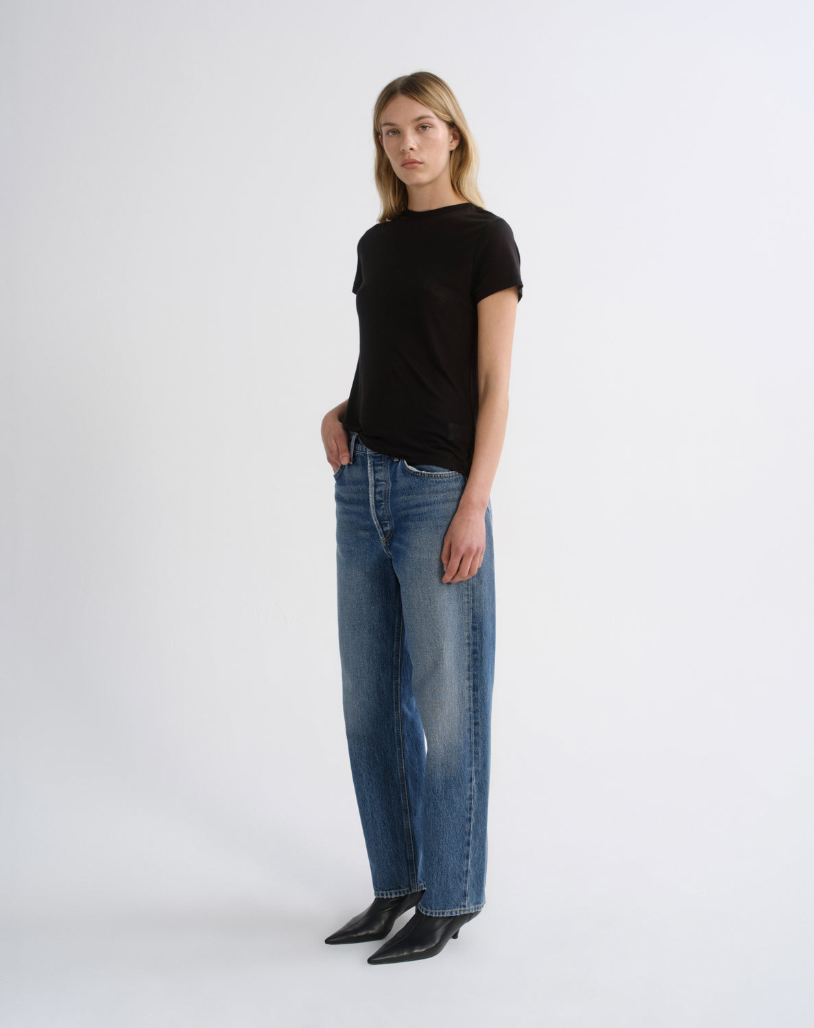 agolde-long-line-adine-tee-t-shirt-schwarz-bio-baumwolle image 5