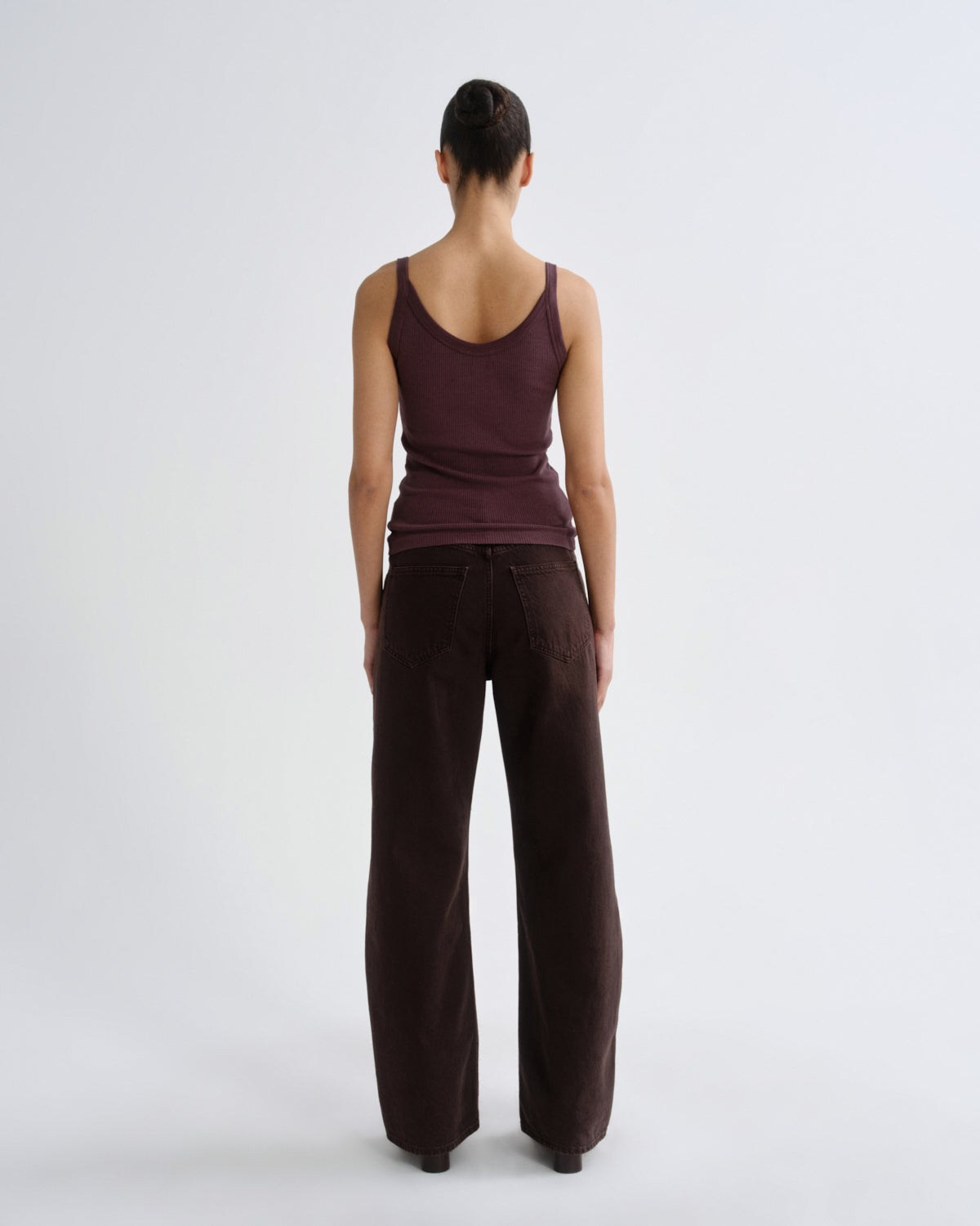 agolde-jordan-tank-moyer-damen-top-v-ausschnitt-bio-baumwolle image 2