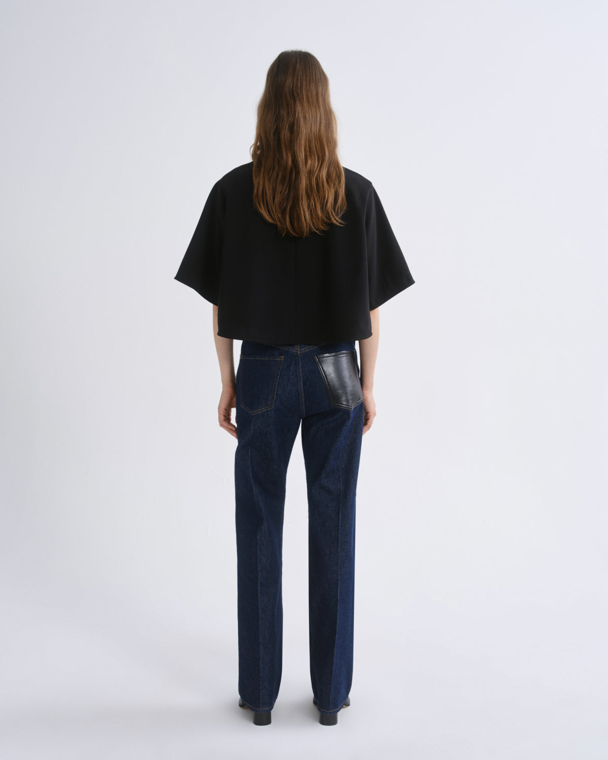agolde-rom-top-damen-schwarz-crepe-cape image 2