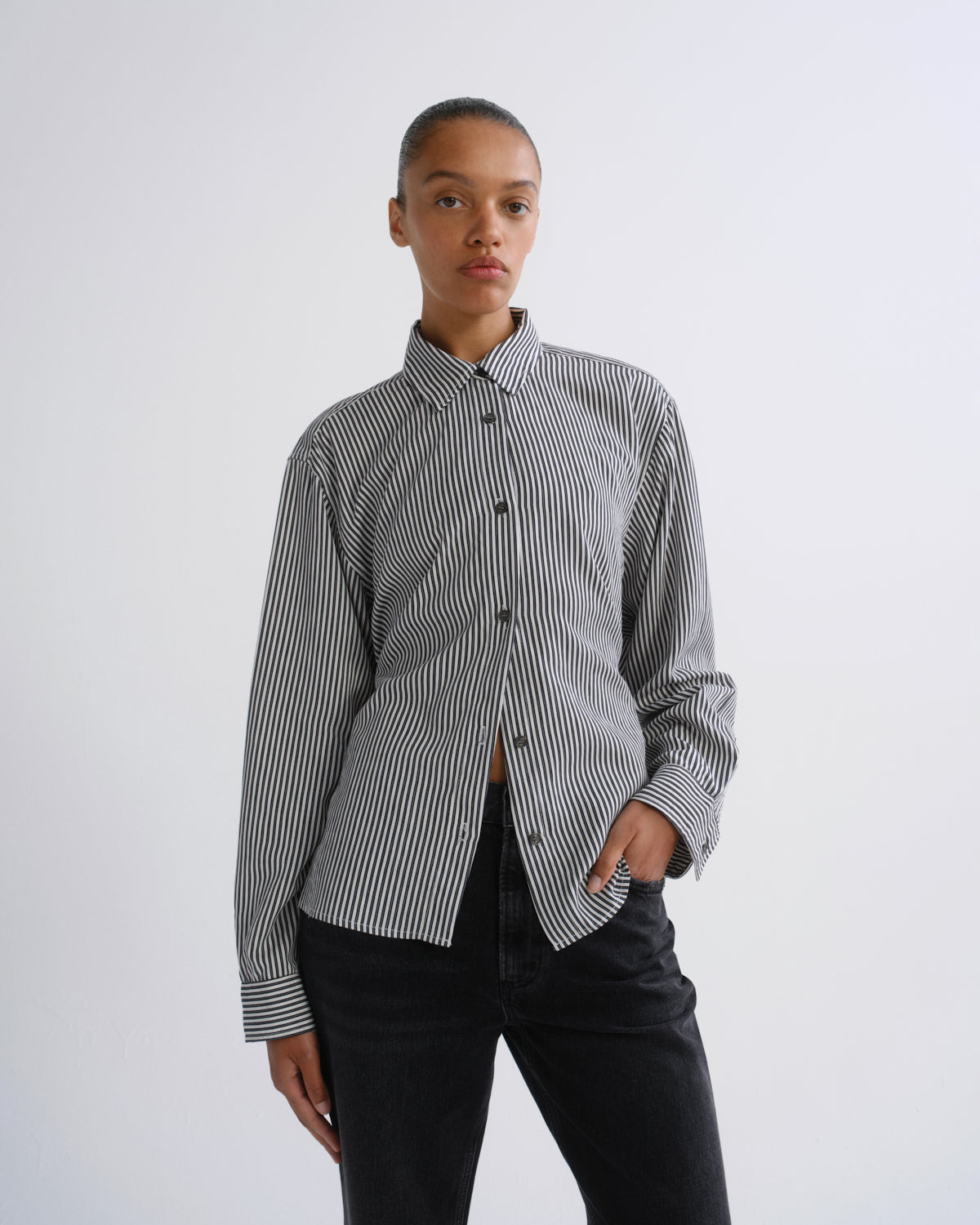 agolde-theo-hemd-solene-stripe-schwarz-wei-viskose image 1