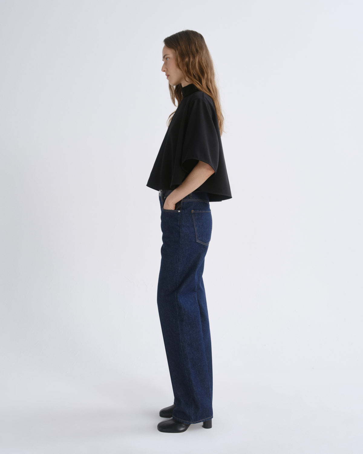 agolde-rom-top-damen-schwarz-crepe-cape image 4