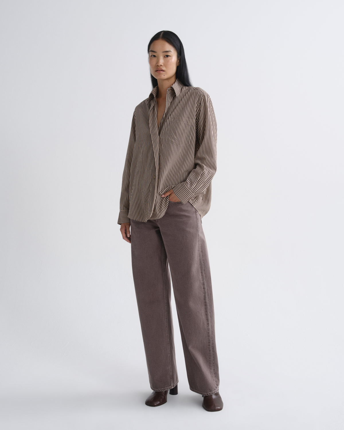 agolde-aris-shirt-trace-stripe-schoko-damenhemd image 5