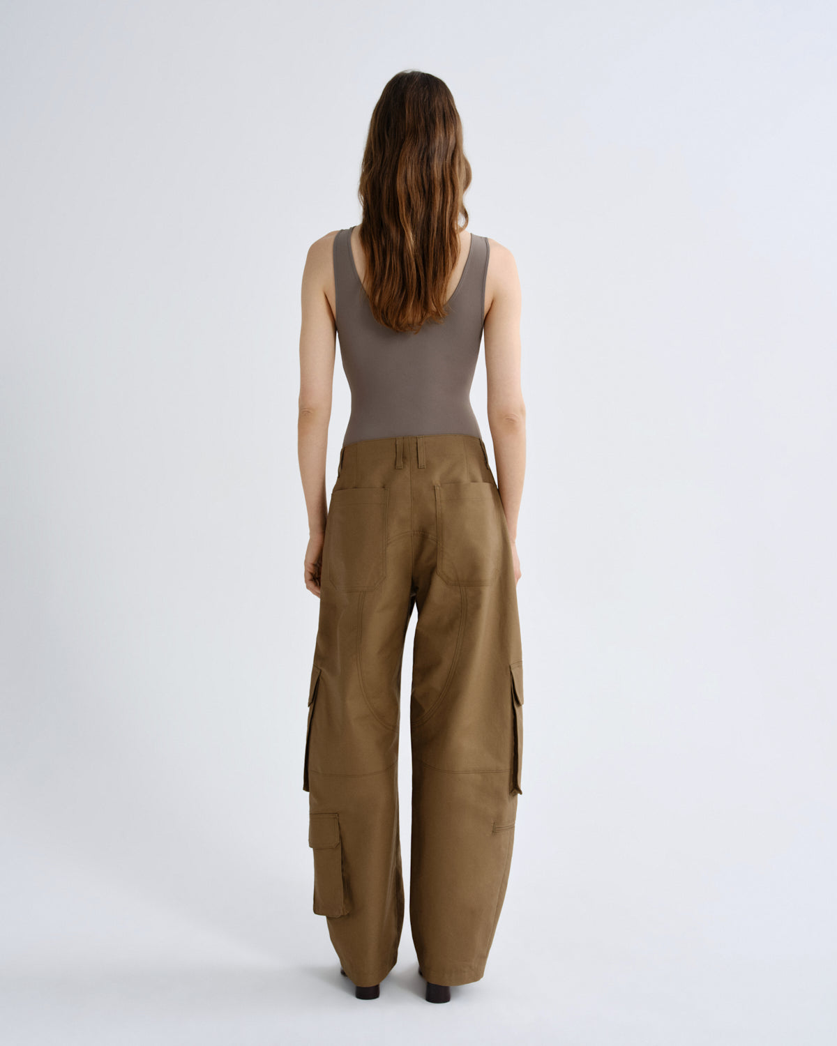 agolde-ambika-utility-hose-toffee-caramel-sateen image 2