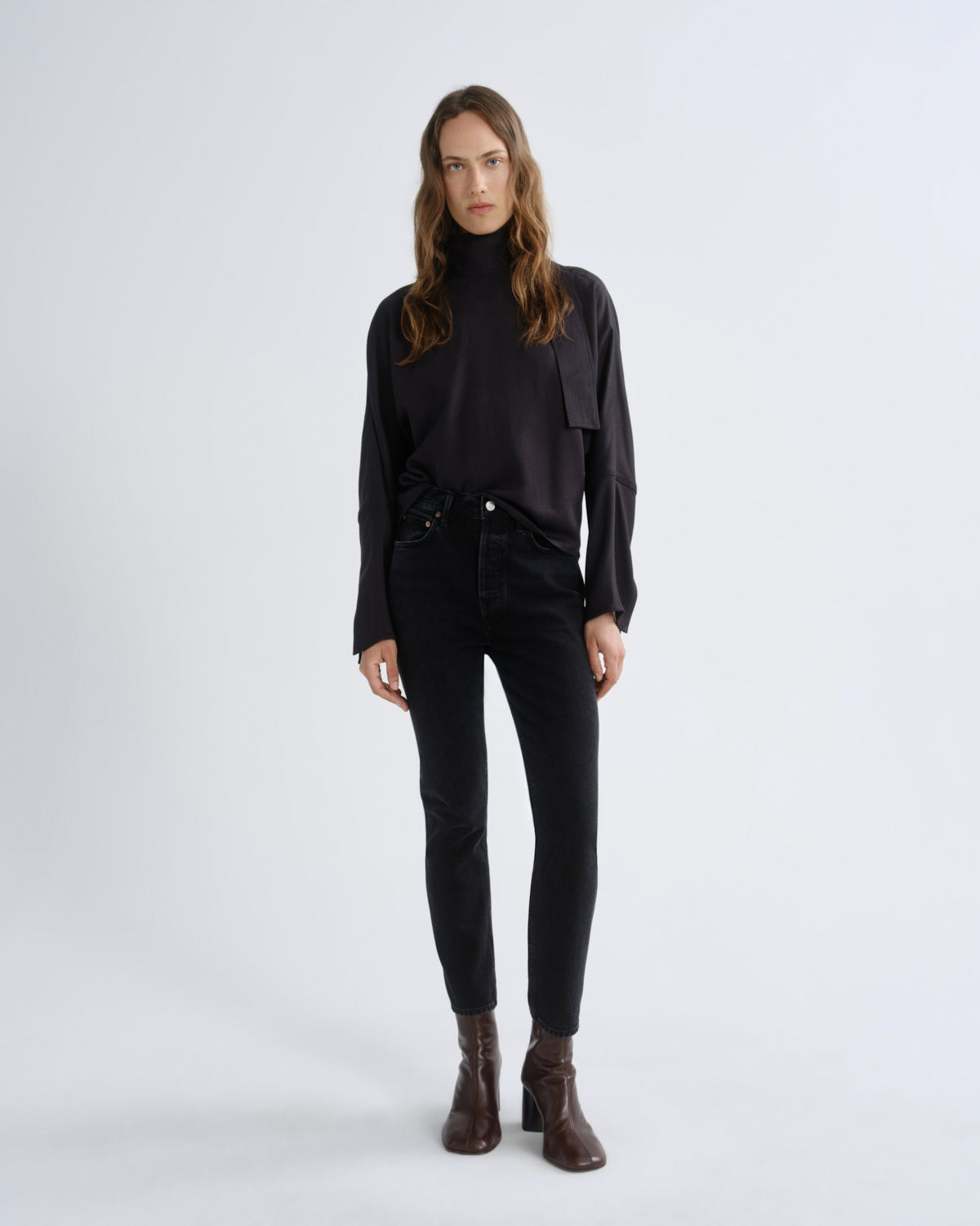 agolde-riley-straight-crop-jeans-track-schwarz image 1