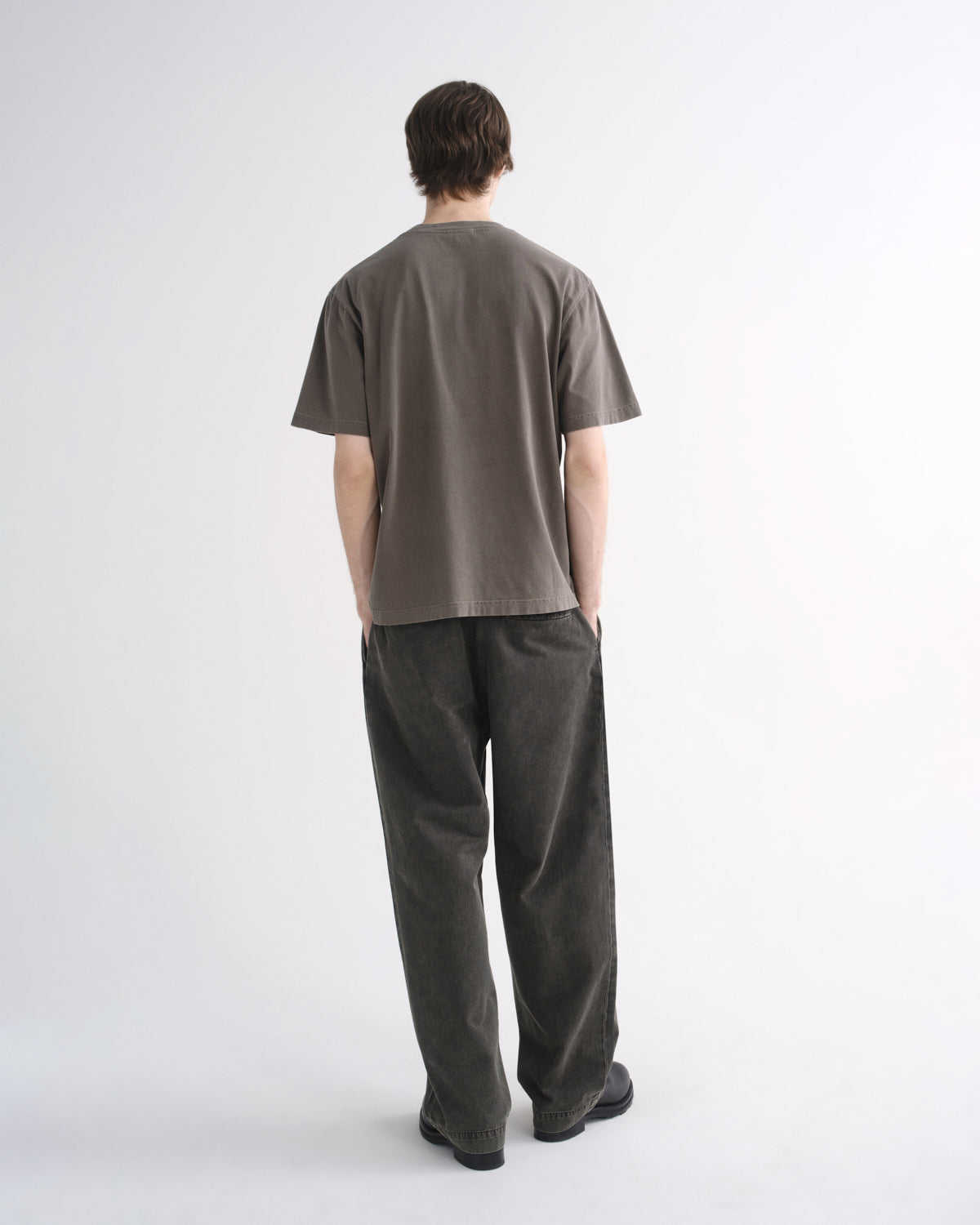 agolde-asha-mock-neck-tee-t-shirt-millstone-grau-leicht image 2