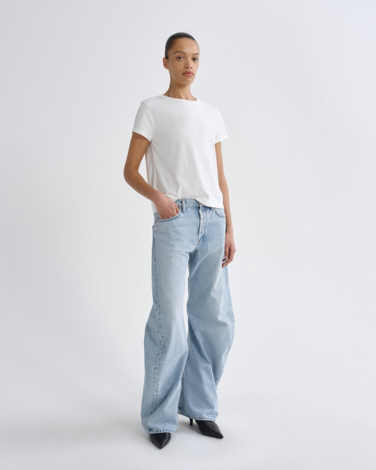 agolde-long-line-adine-t-shirt-white-ash-creme-bio image 5