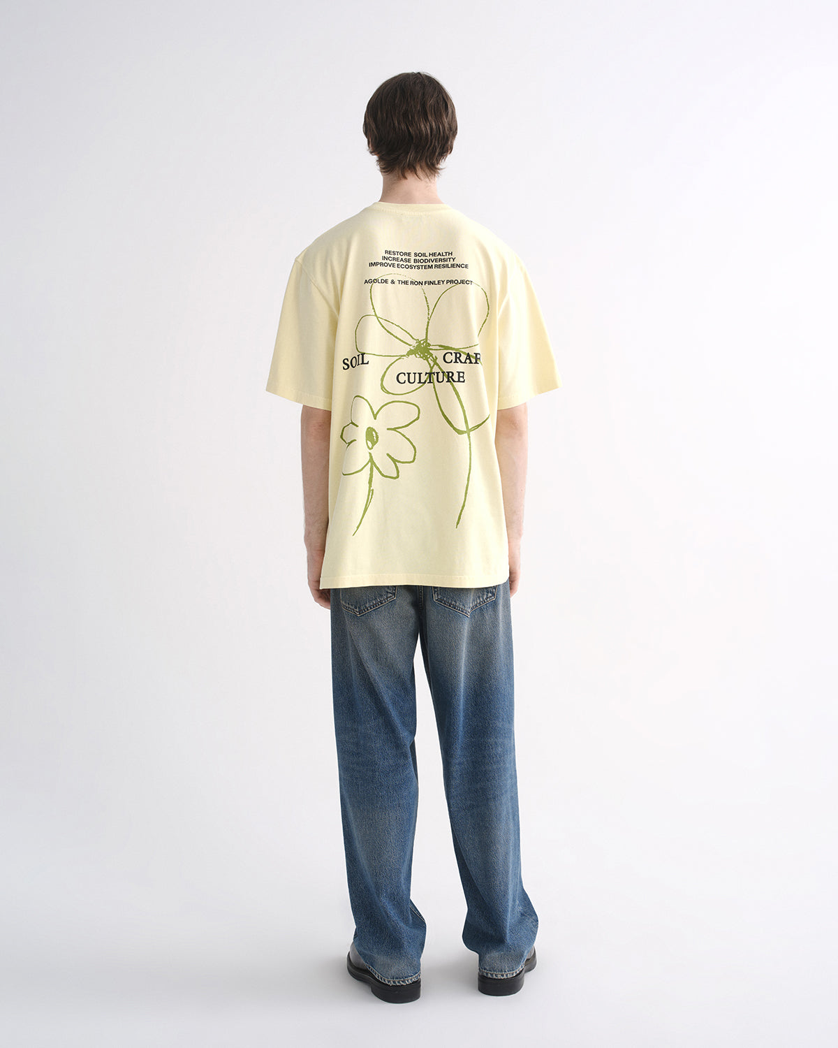 agolde-ron-finley-tee-pale-yellow-t-shirt-gelb-herren image 2