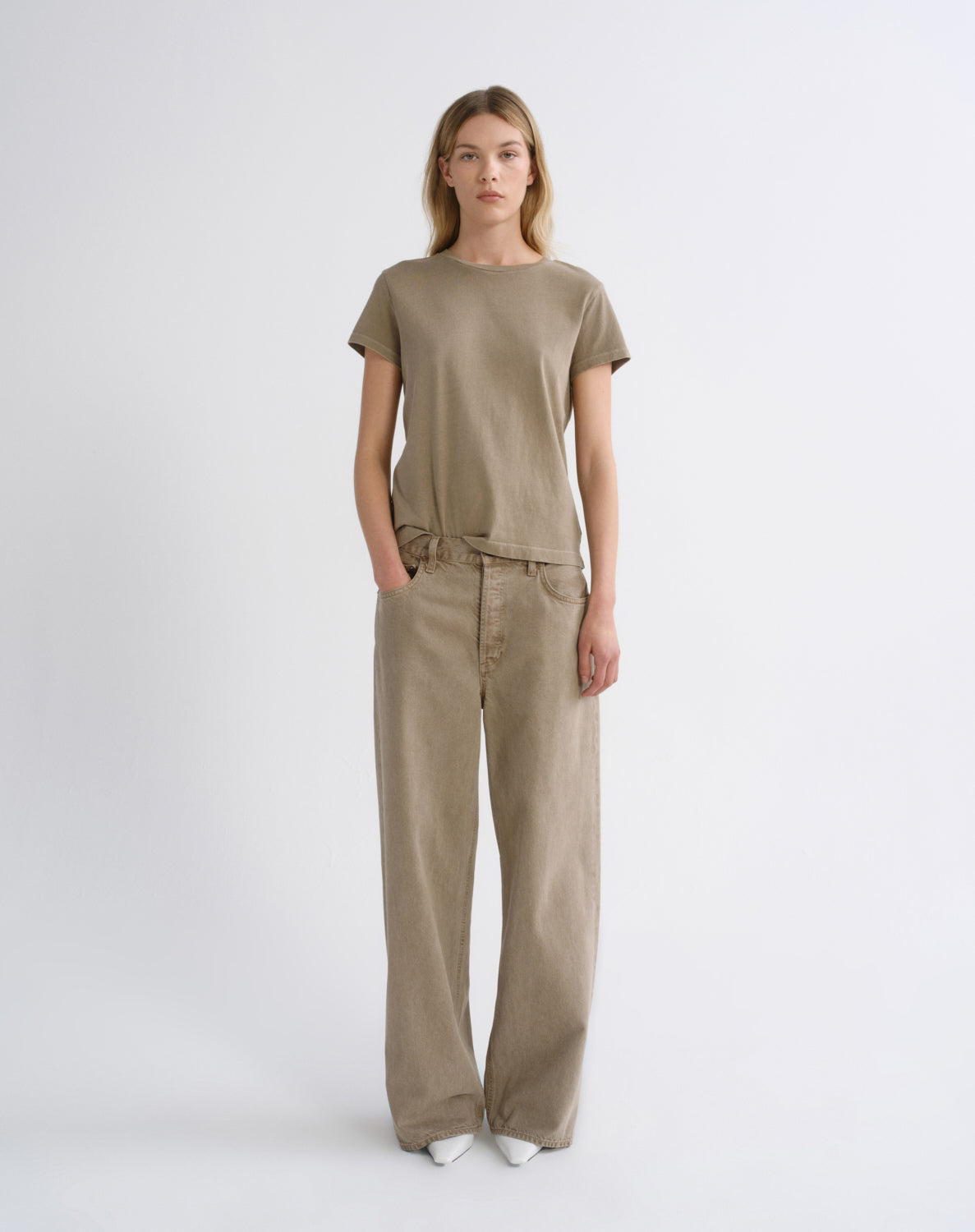 agolde-adine-long-line-tee-t-shirt-trail-braun image 3
