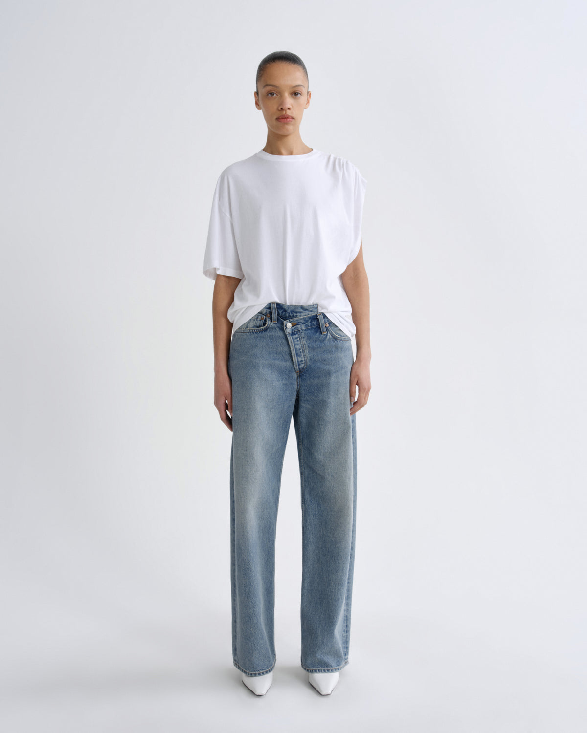 agolde-roma-t-shirt-wei-asymmetrisch-damen image 3