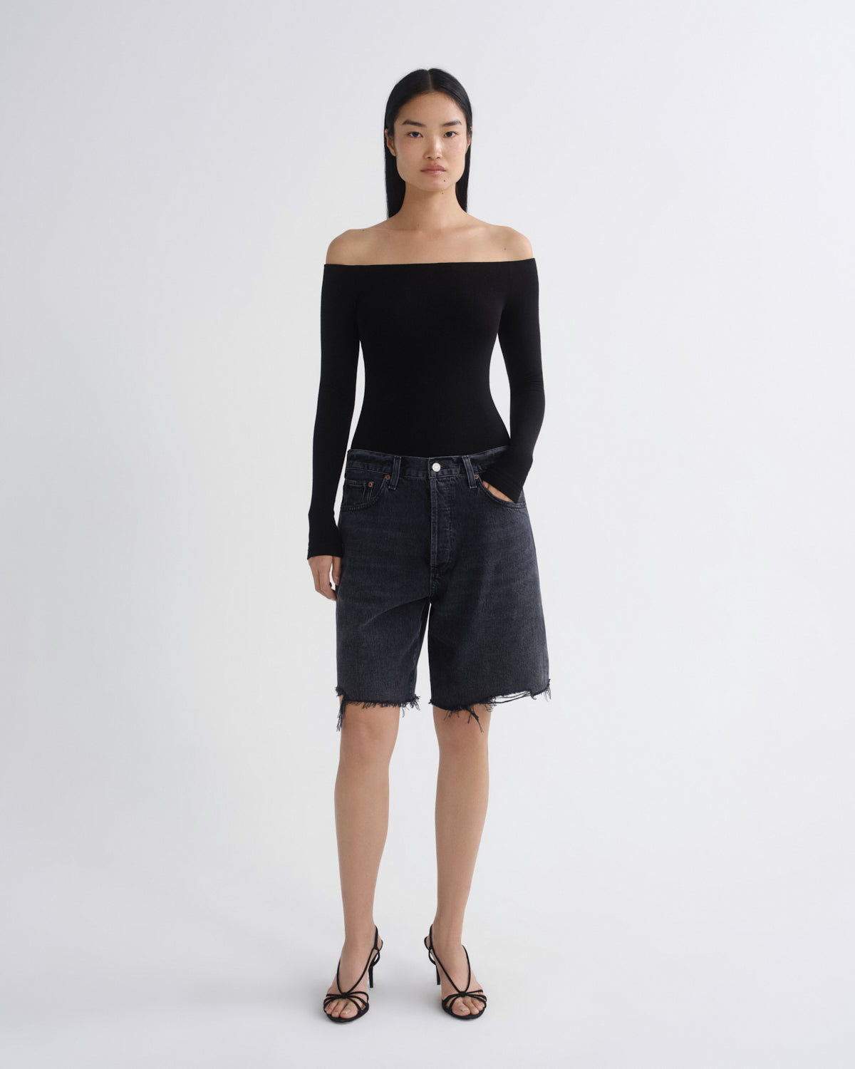 agolde-indra-short-denimshorts-bounce-schwarz-used image 1