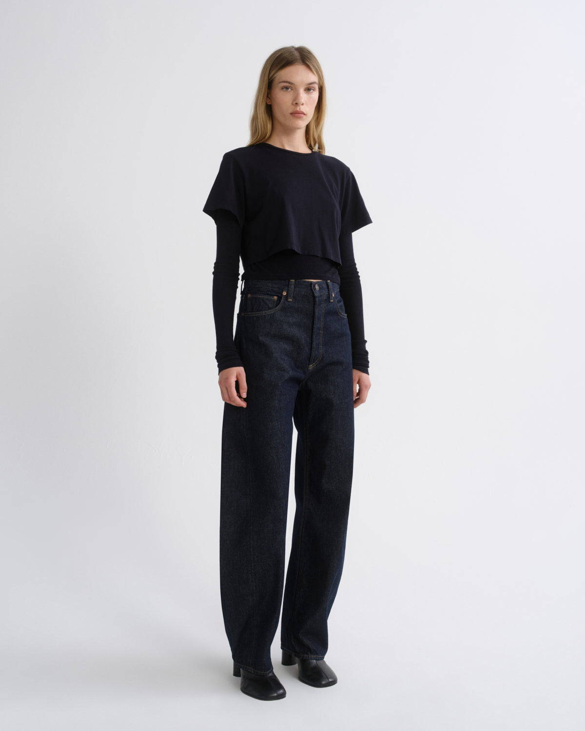 agolde-romily-tee-t-shirt-blackened-navy-cropped image 5